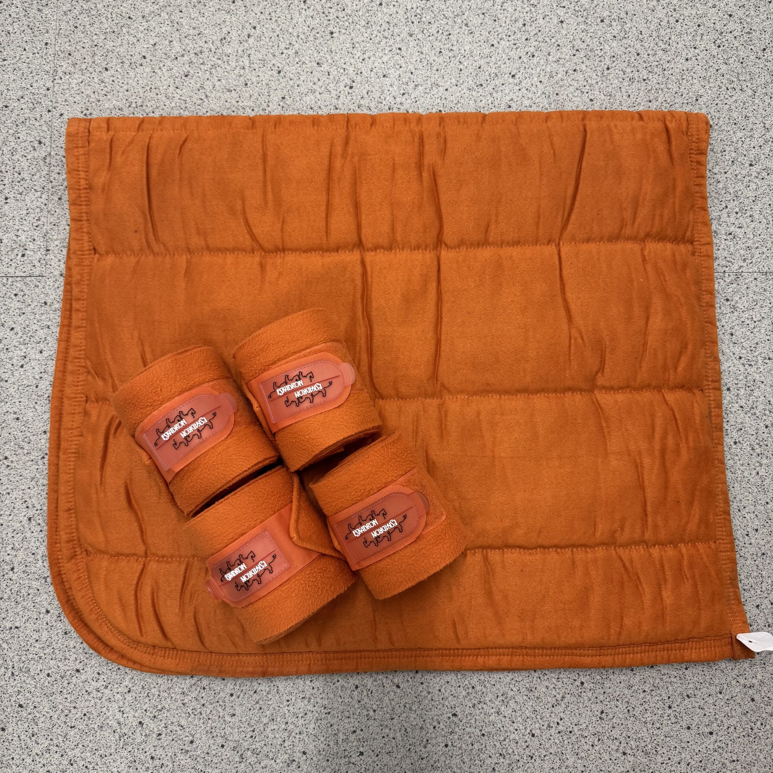 Oranje Sjabrak + Eskadron bandages full dressuur